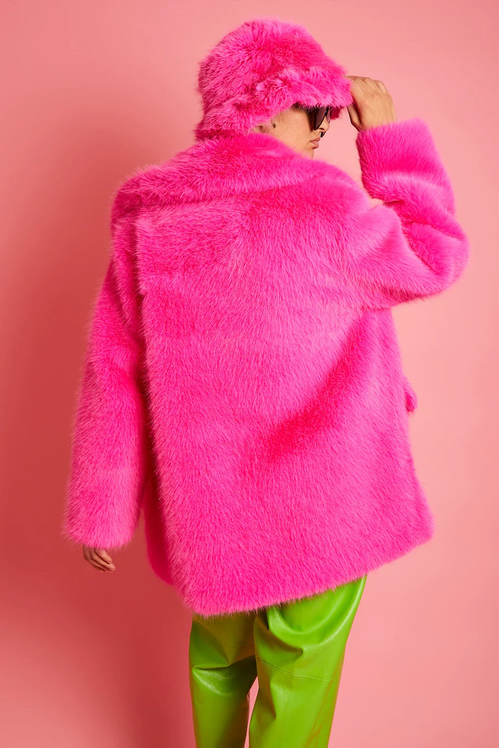 Gestrickter Bambus-Öko-Midimantel in Fuchsia aus Kunstpelz