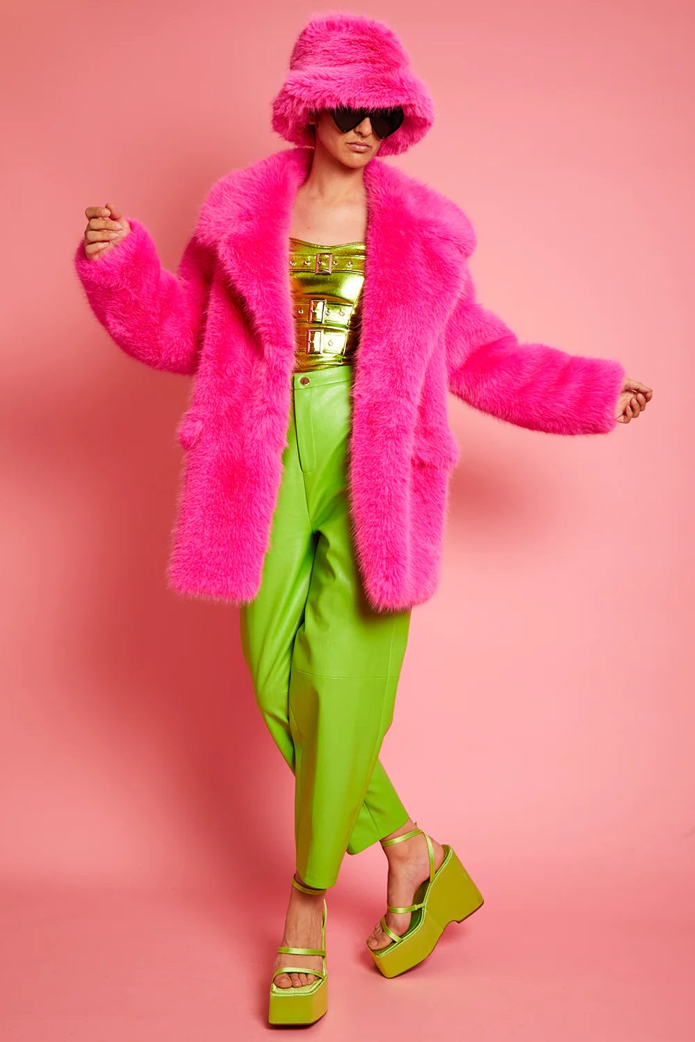 Gestrickter Bambus-Öko-Midimantel in Fuchsia aus Kunstpelz